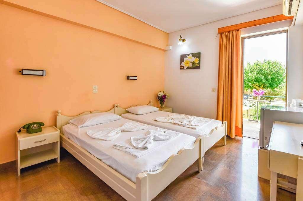 Ionis Hotel Troianata Buitenkant foto