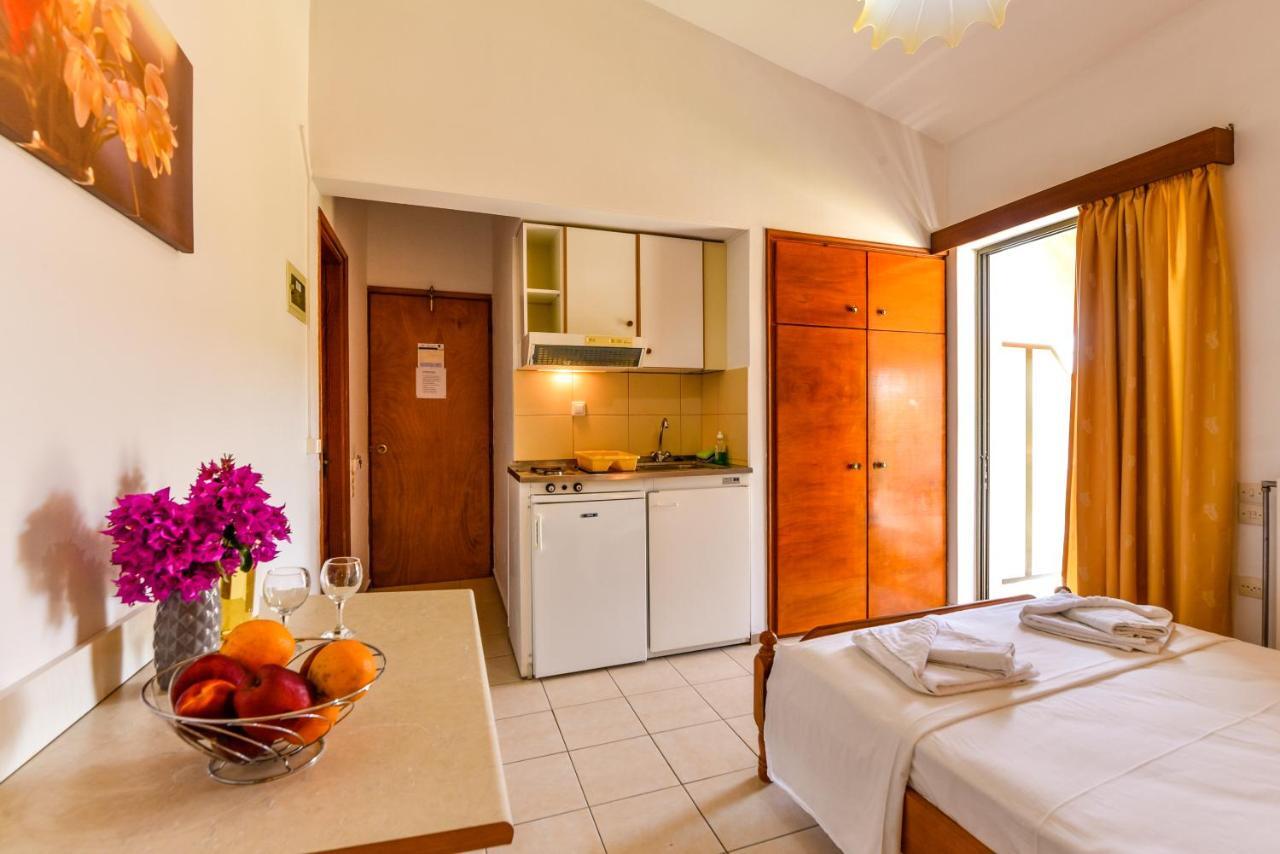 Ionis Hotel Troianata Buitenkant foto
