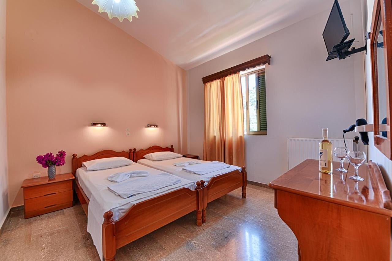 Ionis Hotel Troianata Buitenkant foto